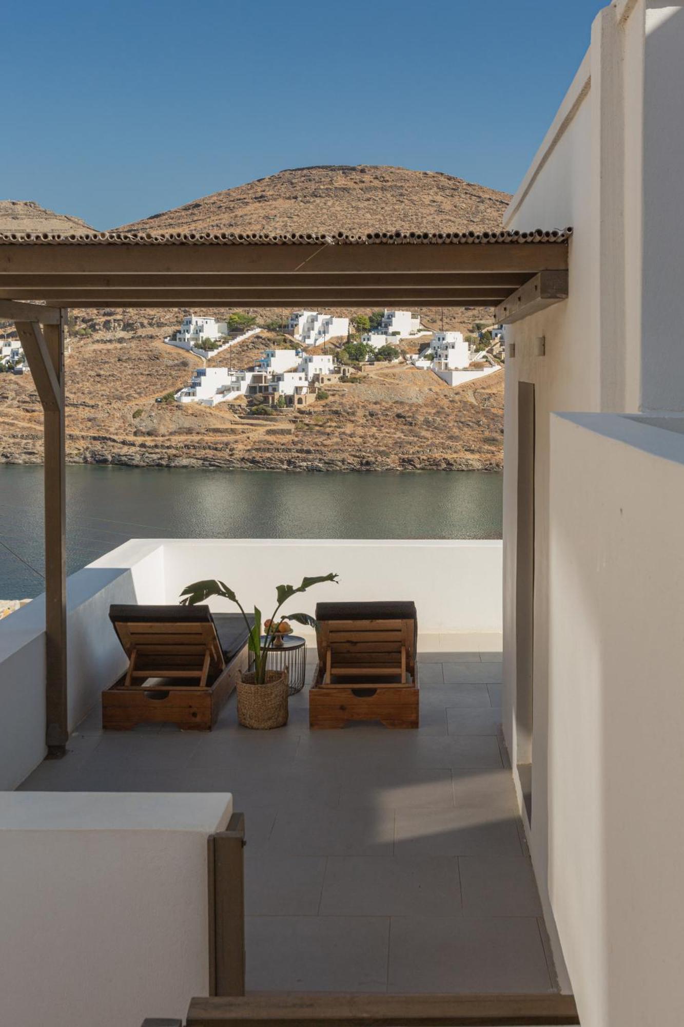 Amal Kythnos Suites Exterior photo